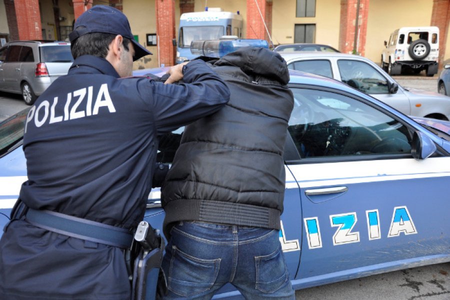 EMRAT/ Mbi 100 vjedhje dhe 1 milion euro xhiro, arrestohen 3 shqipatrët në Itali