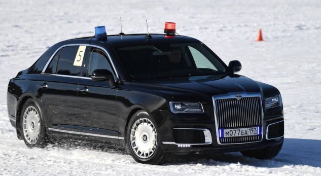 “Arushat” e Putinit, garë dhe “drift” në fushat e akullta të Rusisë