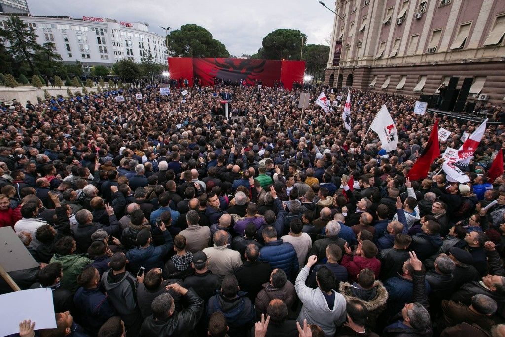 Nga rrethimi i godinës së qeverisë te djegia e mandateve, skenarët e protestës së opozitës