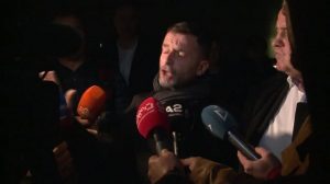 VIDEO/ Frikë e panik, shihni sjelljen skandaloze të Erion Braçes ndaj gazetares