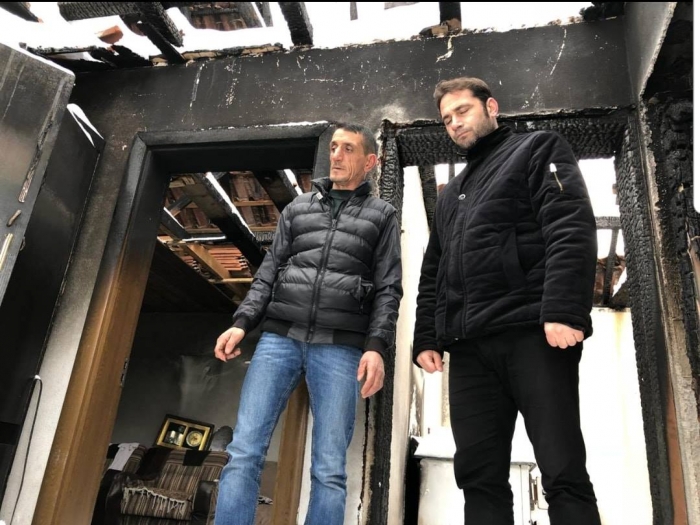 FAMILJES SHQIPTARE IU DOGJ SHTËPIA, ELVIS NAÇI JEP LAJMIN E MREKULLUESHËM