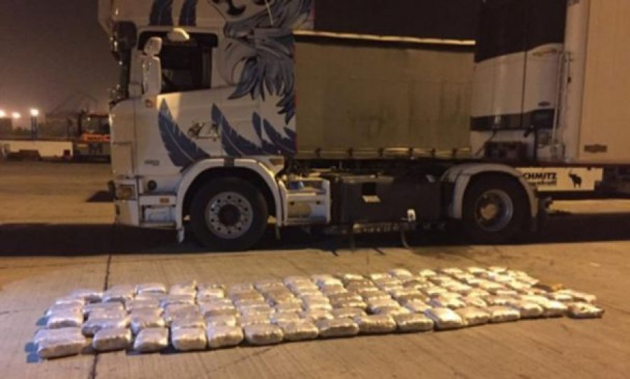 Mbi 1 ton drogë në Kapshticë, arrestohen 4 persona