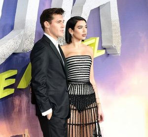 (FOTO) Lipa shkëlqen në Londër, shfaqet seksi me fustanin transparent