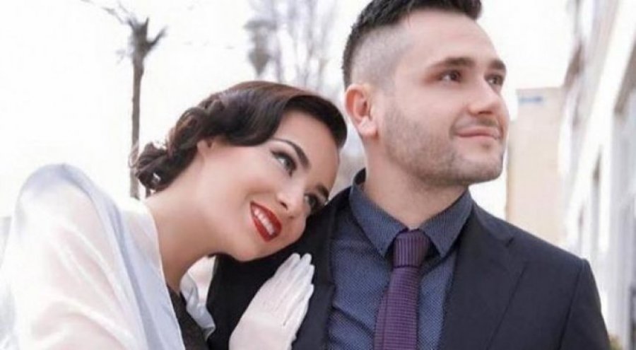 FOTO/ Momente romatike të Besit dhe Xhensilës në qytetin e dashurisë janë mahnitëse