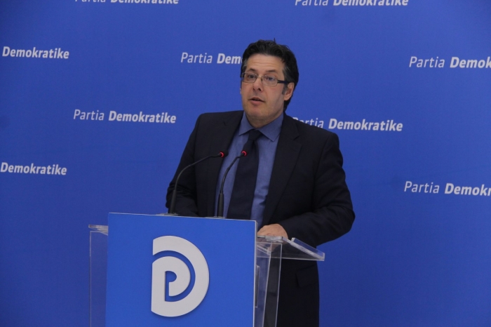RRËFEHET MODERATORI: EDI PALOKA KA QENË I RRETHUAR NGA FEMRAT, UNË BËHESHA XHELOZ