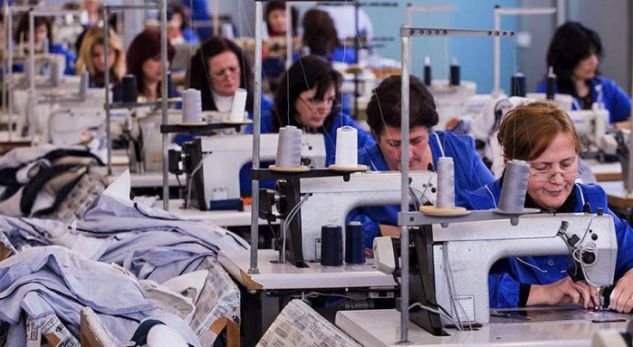 Kushtet e punës në Shqipëri, orare të zgjatura, të papaguara dhe mungesë sigurie