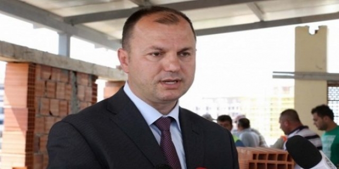 SHOQËROHET FLORENC HOXHA PËR DHUNË NË PROTESTË