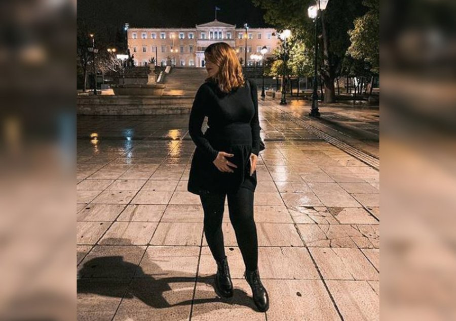 FOTO/ Ende pa lindur këngëtarja shqiptare publikon imazhin e bebes