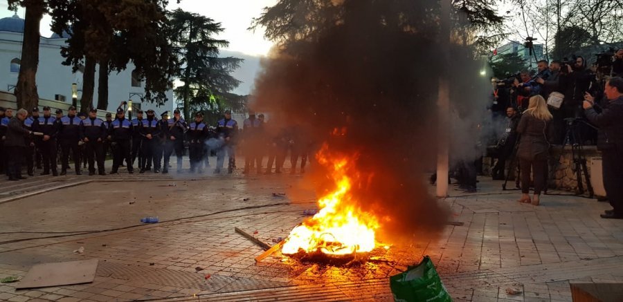 Tym e flakë para parlamentit