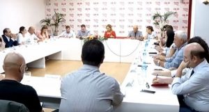 Kryemadhi mbledh LSI: Duhet t`i qëndroni presionit ndërkombëtar…