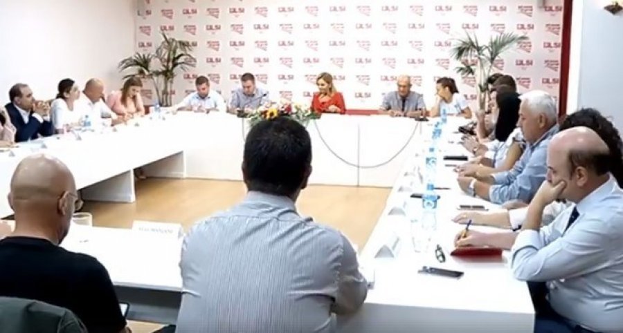 Kryemadhi mbledh LSI: Duhet t`i qëndroni presionit ndërkombëtar…