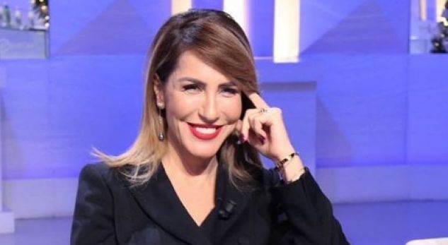 Majlinda Bregu kthehet në Tiranë, shikoni ku fotografohet