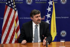 Kryemadhi rrëfen bisedën me zyrtarin e lartë amerikan/ Debati me Bollinon për gazin helmues