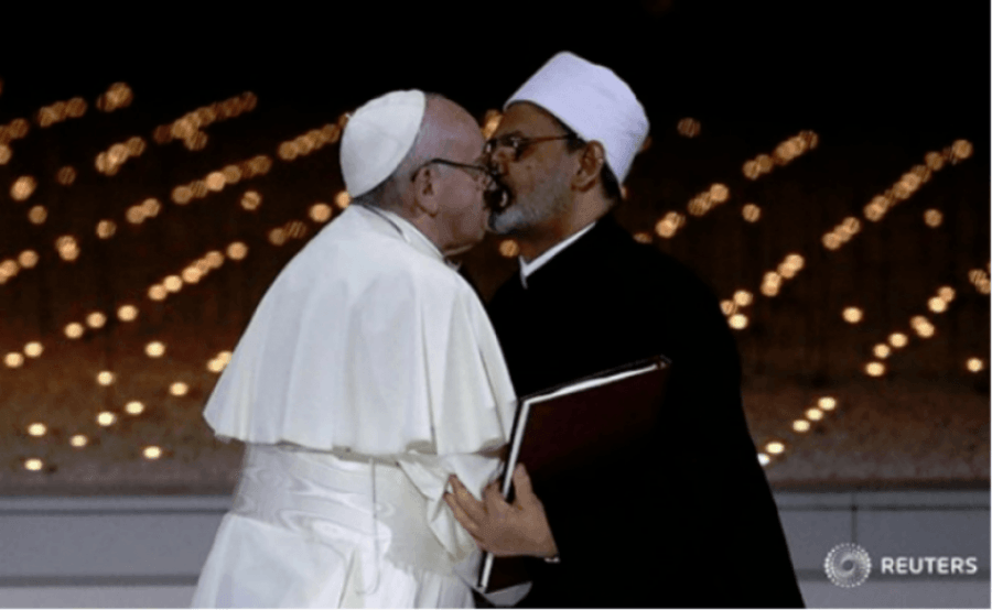 Papa Frençesku dhe Imami Sheikh Ahmed Al-tayeb, mesazh me puthje gjithë botës