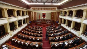 `Deputetë të fortë dhe me diploma të blera`, ky është sot parlamenti i Shqipërisë!