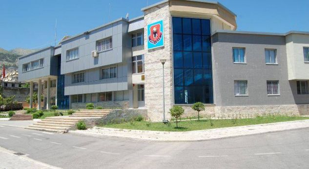 Plagoset me eksploziv 27- vjeçari, dërgohet me helikopter në Tiranë