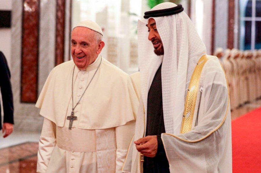 VIDEO/ Papa Françesku, i pari papë që vë këmbë në Gadishullin Arabik