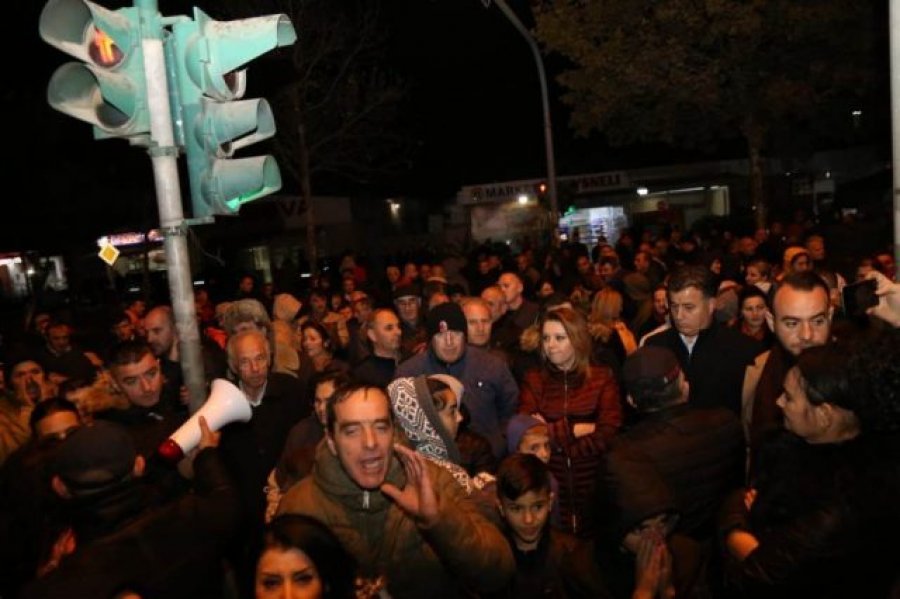 Policia terror ndaj banorëve të Astirit, shoqërohen 4 persona