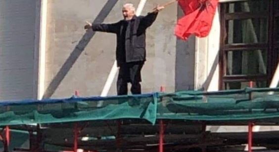 Paaftësi e Policisë së Lleshit/ Arreston dhe më pas liron protestuesin 80-vjeçar, ja neni që e ndalon