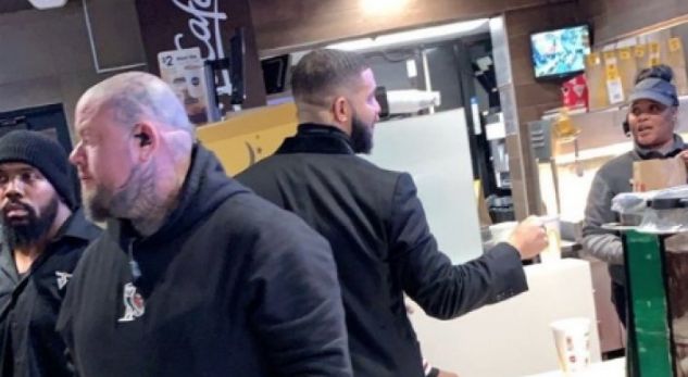 Reperi i njohur i dhuron ‘bakshish’ 20 mijë dollarë punëtoreve në McDonalds