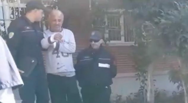 Me kokën ulur në prokurori, ky është shqiptari vrasës që mbyti gruan me duart e tij