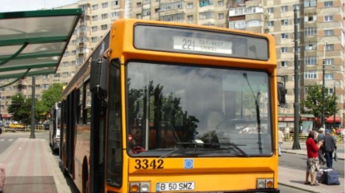 ERA E KEQE NËPËR AUTOBUSA, VENDOSET LIGJI I RI, GJOBË PËR ATA QË VESHIN RROBA TË PISTA
