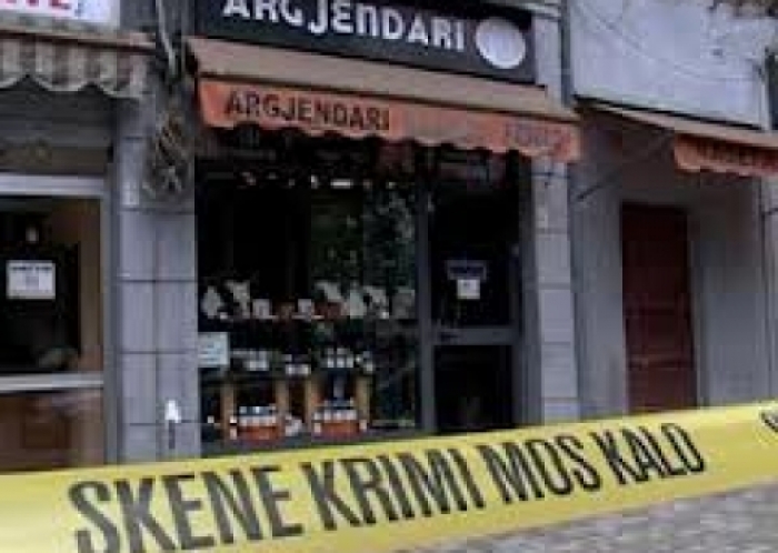 GRABITET ARGJENDARIA NË QENDËR TË GJIROKASTRËS