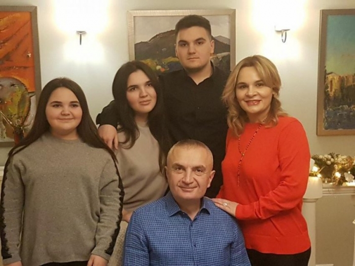 MBUSH SOT 50-VJEÇ, ILIR META KALON DITËLINDJEN NË ‘HESHTJE’, SHKAK MUNGESA E FËMIJËVE