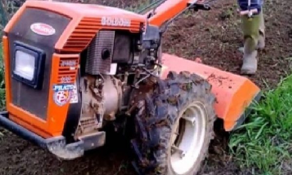 Aksidentohet me frezë duke punuar tokën, vdes 62-vjeçari në Fier