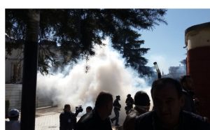 LIVE- Gaz lostjellës para Kuvendit, ujë me presion te Pedonalja. Ç’po ndodh në protestë