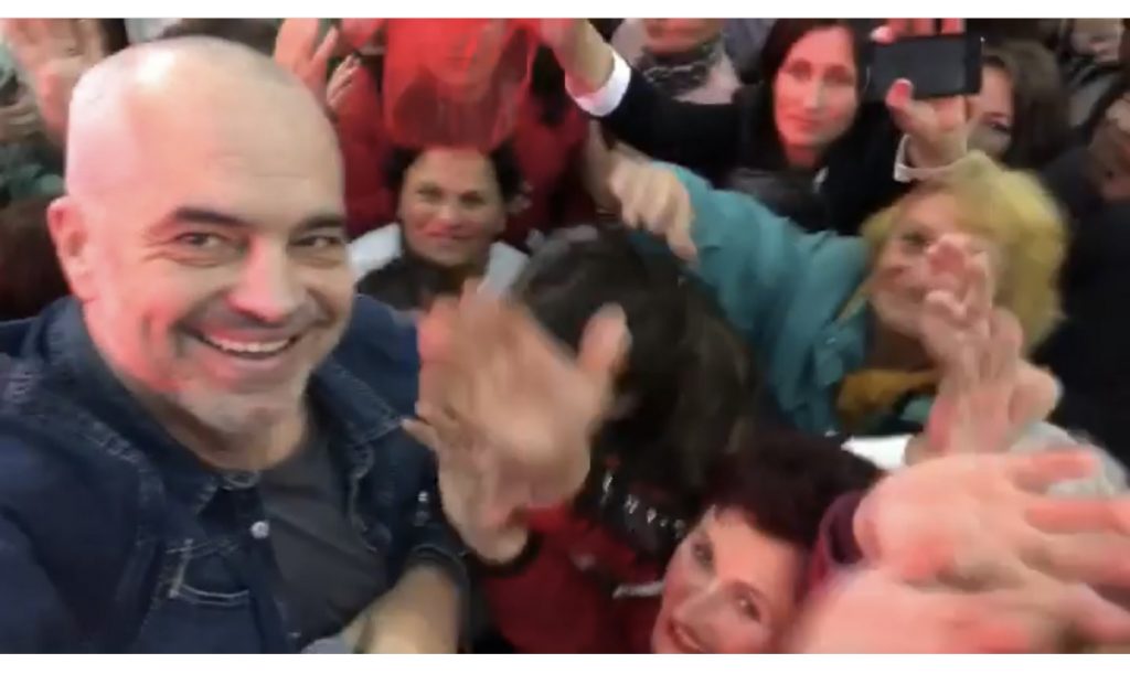 Analiza satirike/ “Hasani”  grave  të Fierit