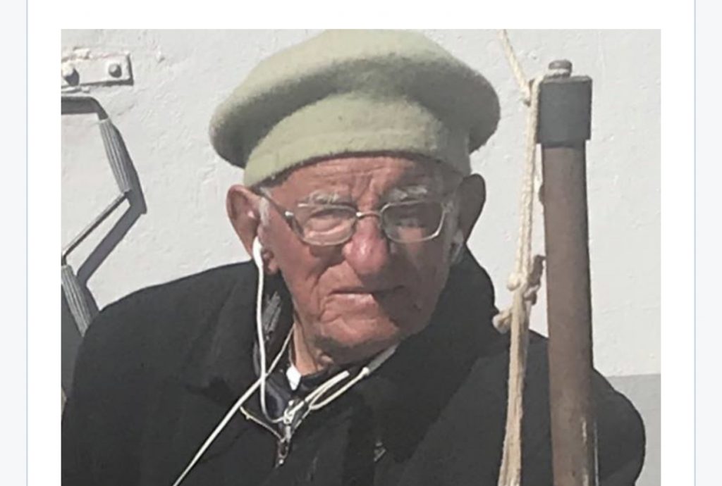FOTO E DITES/Një varg speca djegës dhe 12 kokrra hudhra