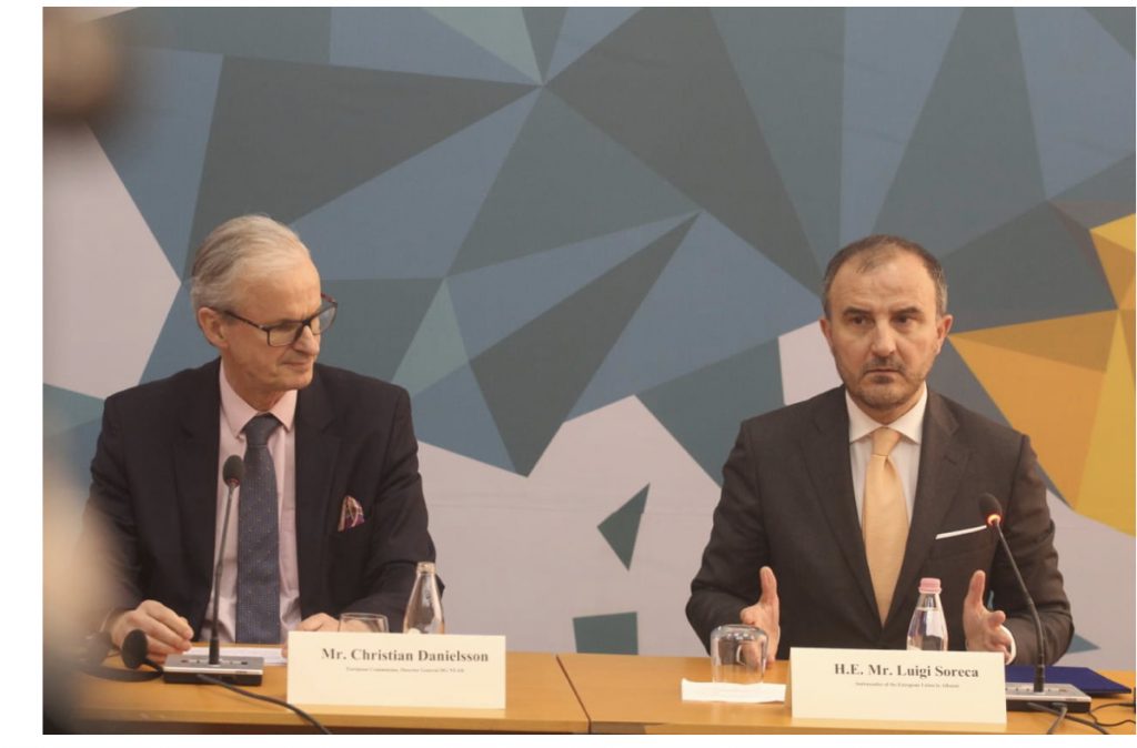 Zyrtari i lartë i BE: Djegia e mandateve, minon procesin integrues të Shqipërisë. Protestat të jenë…