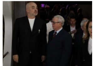 FOTOLAJM/ Nano refuzon Kongresin, rrjeti tallet me Ramën