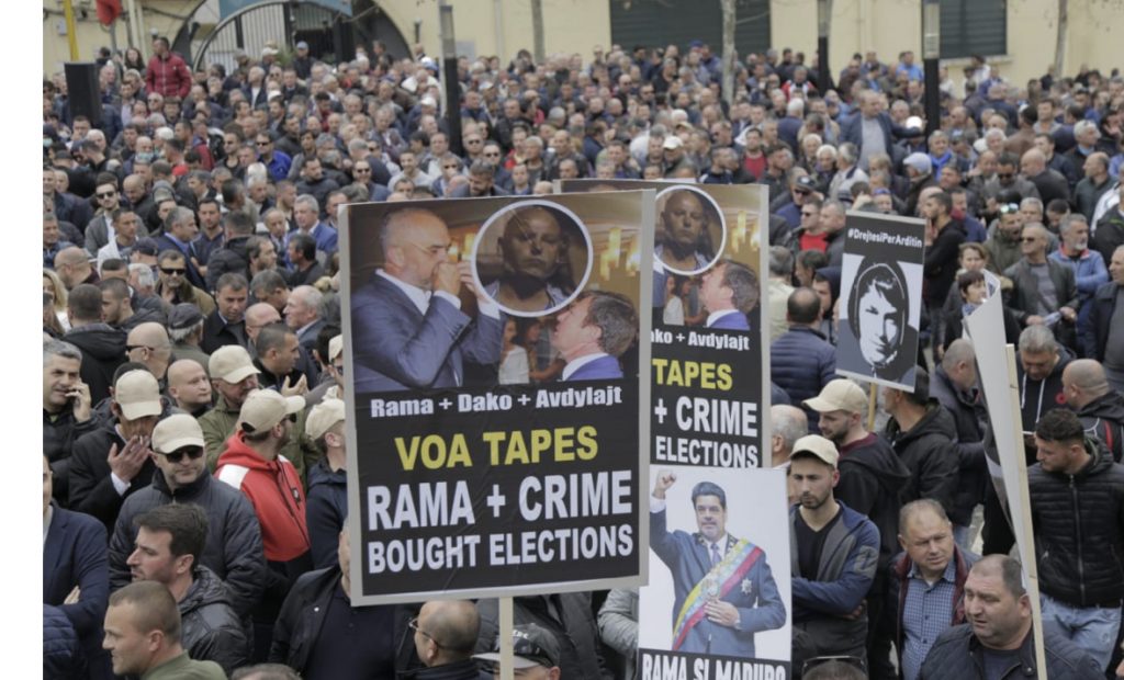 VIDEO/ FOTO/Protesta e opozitës hap pas hapi