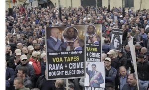 VIDEO/ FOTO/Protesta e opozitës hap pas hapi