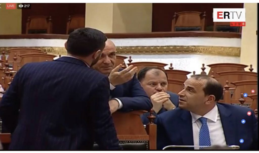 “Neo-opozitarët” i shpallin luftë të ashpër “plakut” të Surrelit