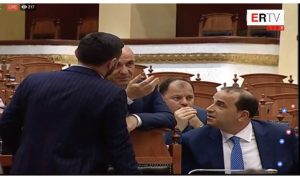 “Neo-opozitarët” i shpallin luftë të ashpër “plakut” të Surrelit