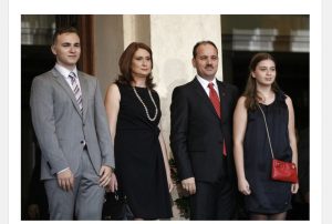 DOKUMENTI/ Djali i ish-Presidentit heq dorë nga shtetësia shqiptare