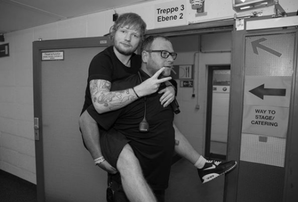 Ed Sheeran bëri të famshëm truprojën e tij në “Instagram”