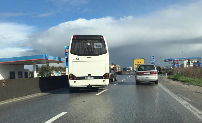 Rritet bilanci i te plagosurve nga aksidenti i rende qe ndodhi paraditen e sotme, ku nje autobus ka përplasur një makinë në aksin rrugor Tepelenë-Krahës