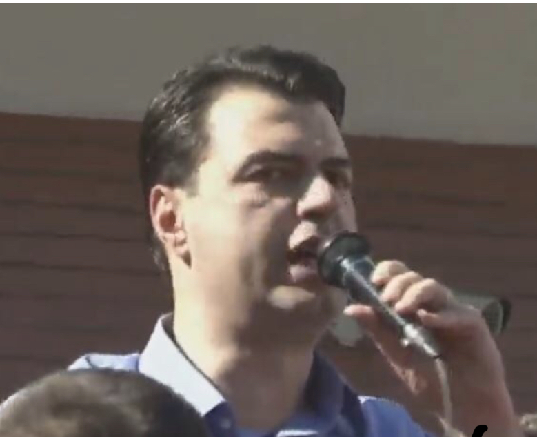 “Lider pa hallate”, Basha i përgjigjet Ramës: Sa herë që bën batuta e merret me pjesët e mia të trupit, e bën për…