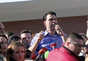 Basha mesazh në anglisht ndërkombëtarë: Nuk ka stabilitet pa demokraci/ No stability without democracy…
