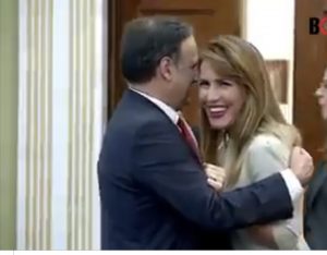 U bë hit në rrjet VIDEO E TAKIMIT ME FLECKENSTEIN MAJLINDA BREGU: MOS LUFTO KURRË ME NJË DERR