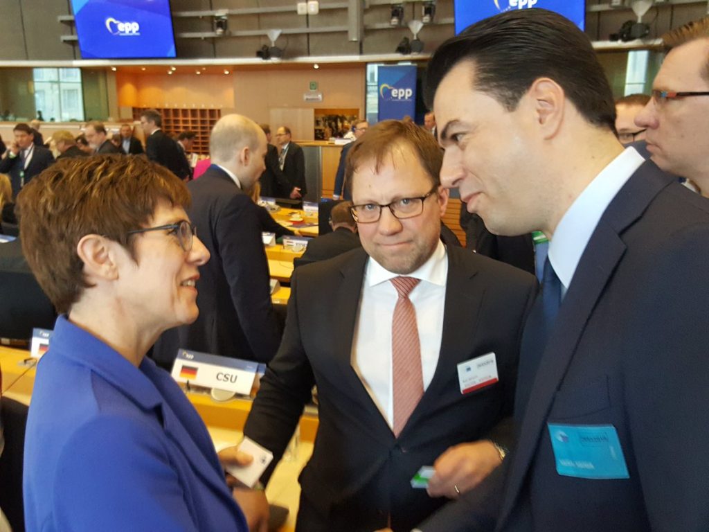 Basha takon shefen e re të partisë së Merkel: Mirënjohje për dy ndihmat e mëdha të CDU-së për PD-në!