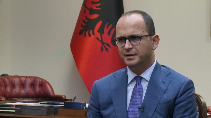 Ish-ministri i Jashtem: BE nuk hap negociatat për anëtarësim me një vend si Shqipëria