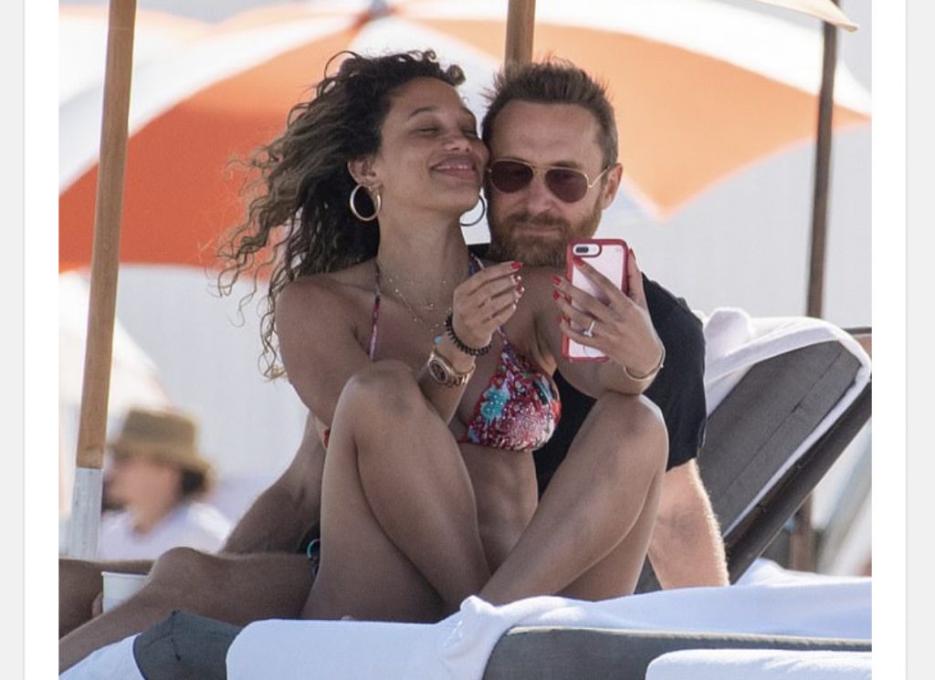 DJ i njohur David Guetta foto intime me të dashurën 24-vjet më të vogël