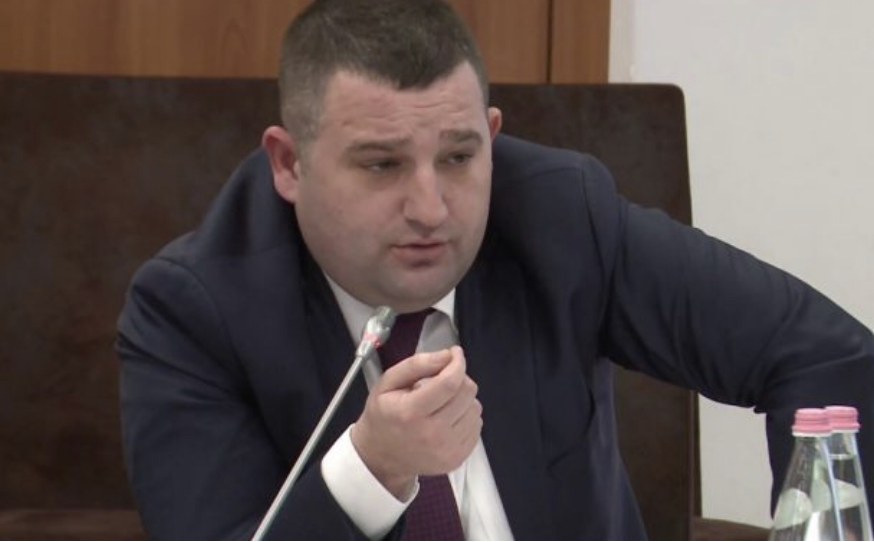 Vetingu/ KPK dhe Teo “i ashpër” toleruan problemet e gjyqtarit Eriol Roshi