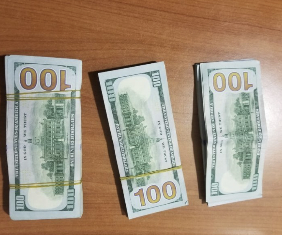 Sekuestrohen një sasi prej 26 300 dollarësh janë kapur në Doganën e Rinasit