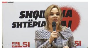 Rama mori sot një shuplakë
